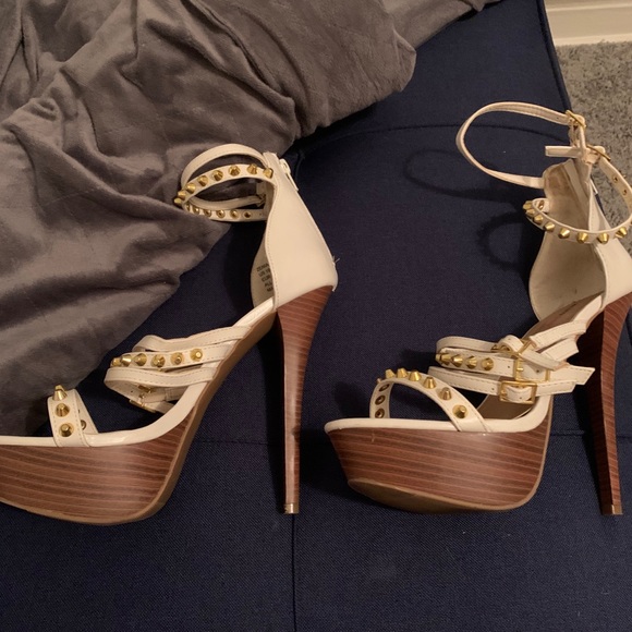 Shoes - Picture 2 of 5